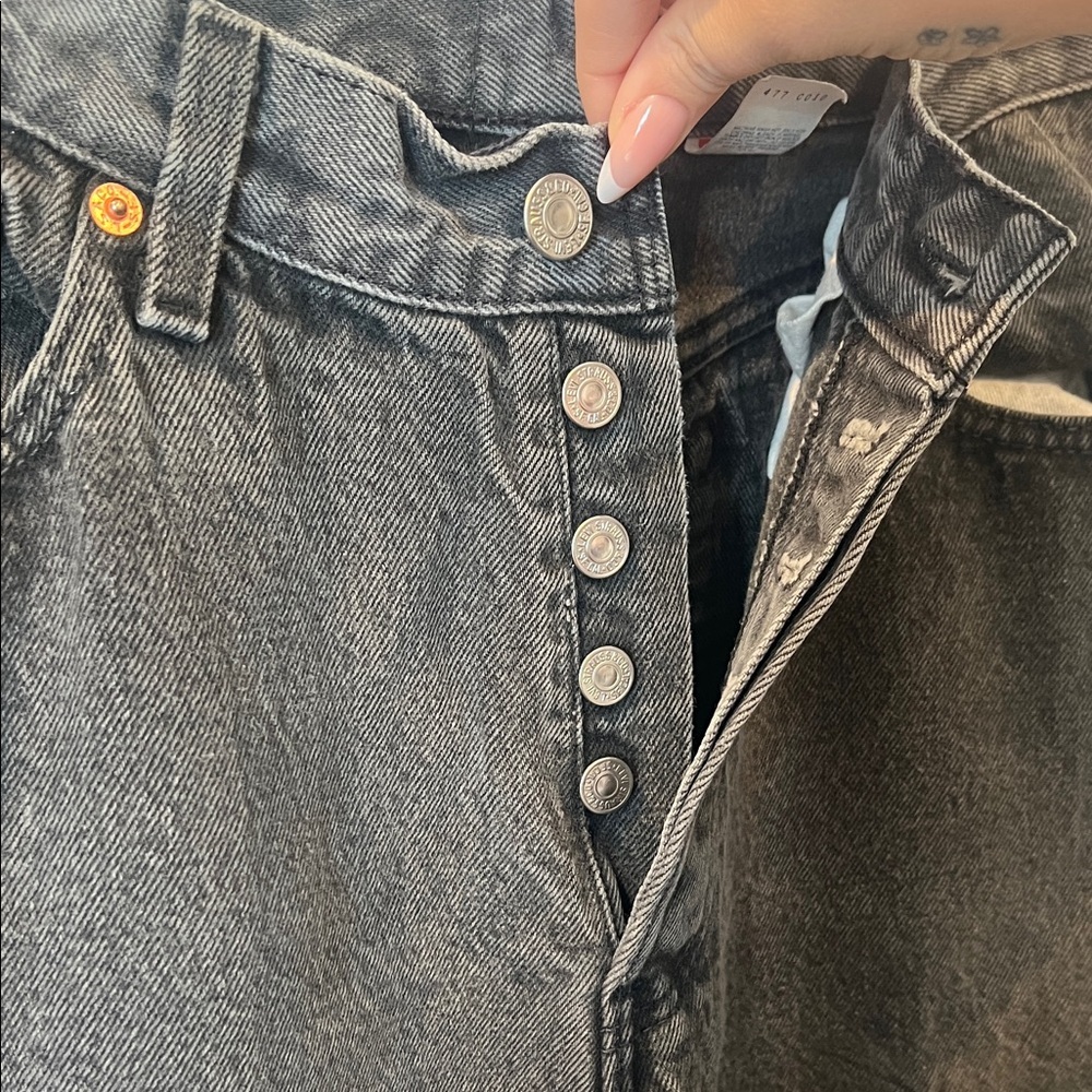 Levi’s Classic Black Women's Jeans - Picture 3 of 7